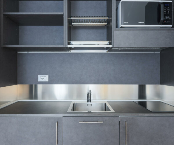 MONOLOCALE ARREDATO CON CANTINA E PARCHEGGIO INCLUSI | 1/8