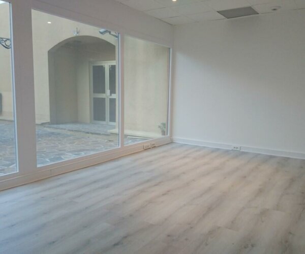 OFFICE/COMMERCIAL SPACE WITH SHOP WINDOW - LE TITIEN | 1/11