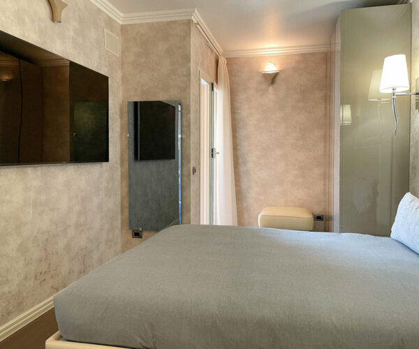 FONTVIEILLE - RARE 2 PIECES MEUBLE AVEC VUE MER ET PARKING | 1/11