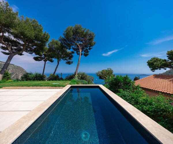 Villa contemporaine avec vue mer panoramique aux portes de Monaco | 1/40
