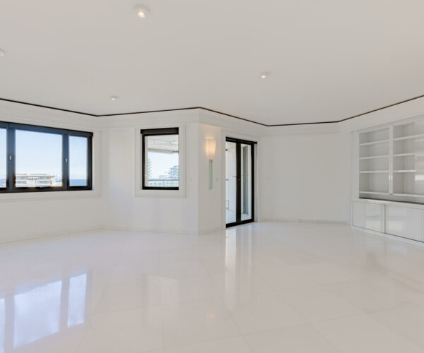 LUXURY 4-BEDROOM APARTMENT - LE PRINCE DE GALLES | 1/11