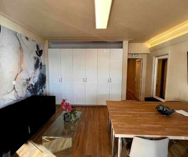 UFFICIO LUSSUOSAMENTE RISTRUTTURATO CON VISTA MARE | 1/8