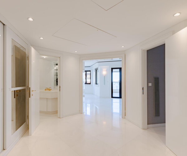 LUXURY 4-BEDROOM APARTMENT - LE PRINCE DE GALLES | 1/11